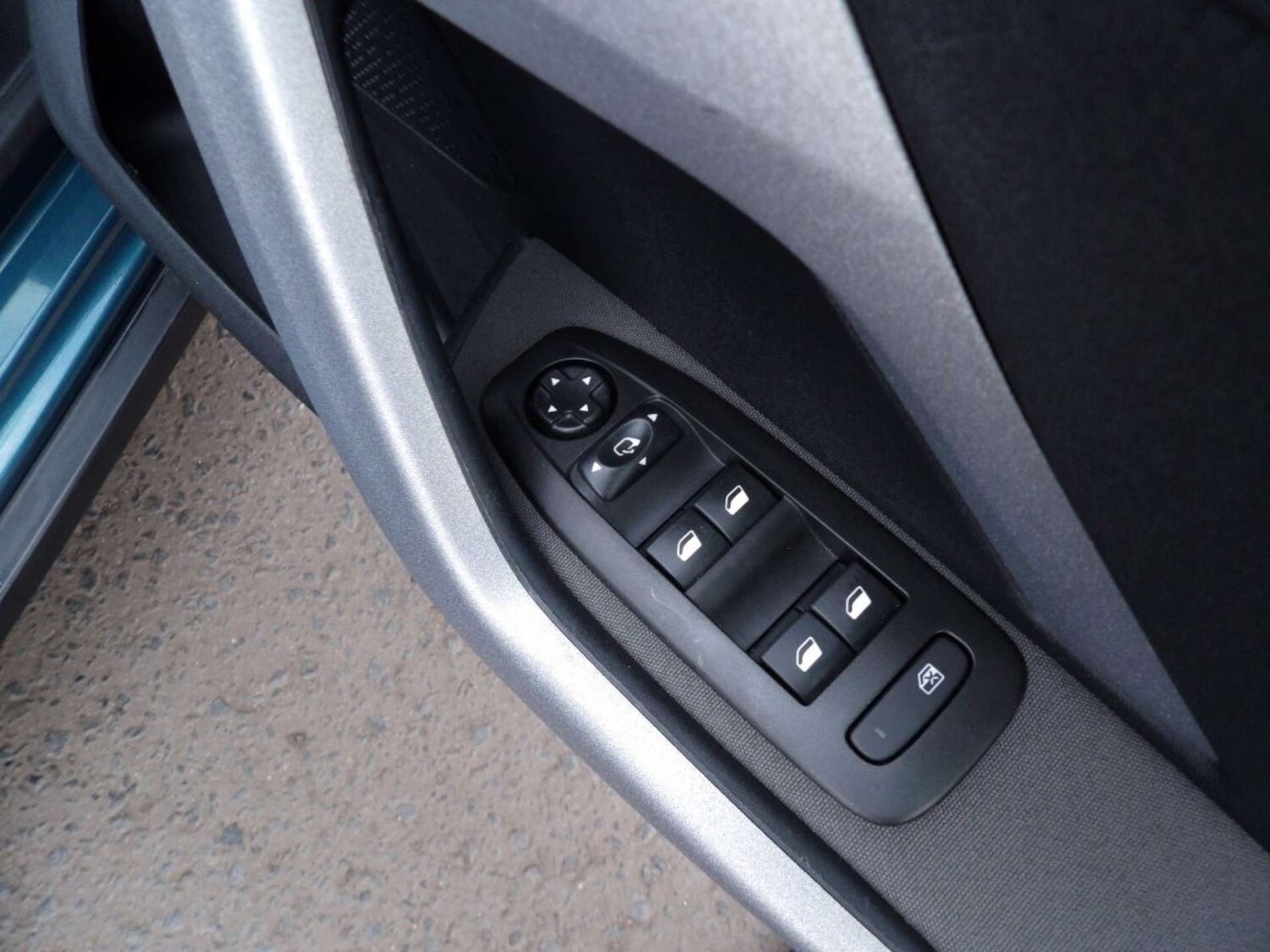 Used Peugeot 2008 2017 for sale - 77807482: Photo 20