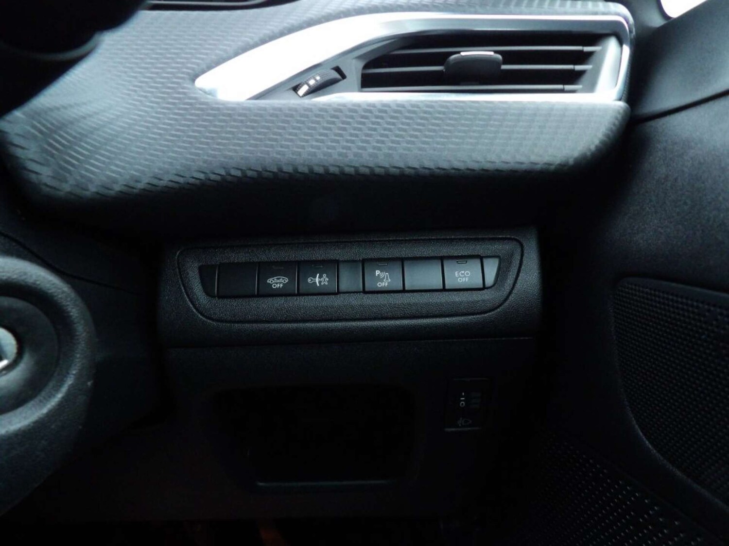 Used Peugeot 2008 2017 for sale - 77807482: Photo 21