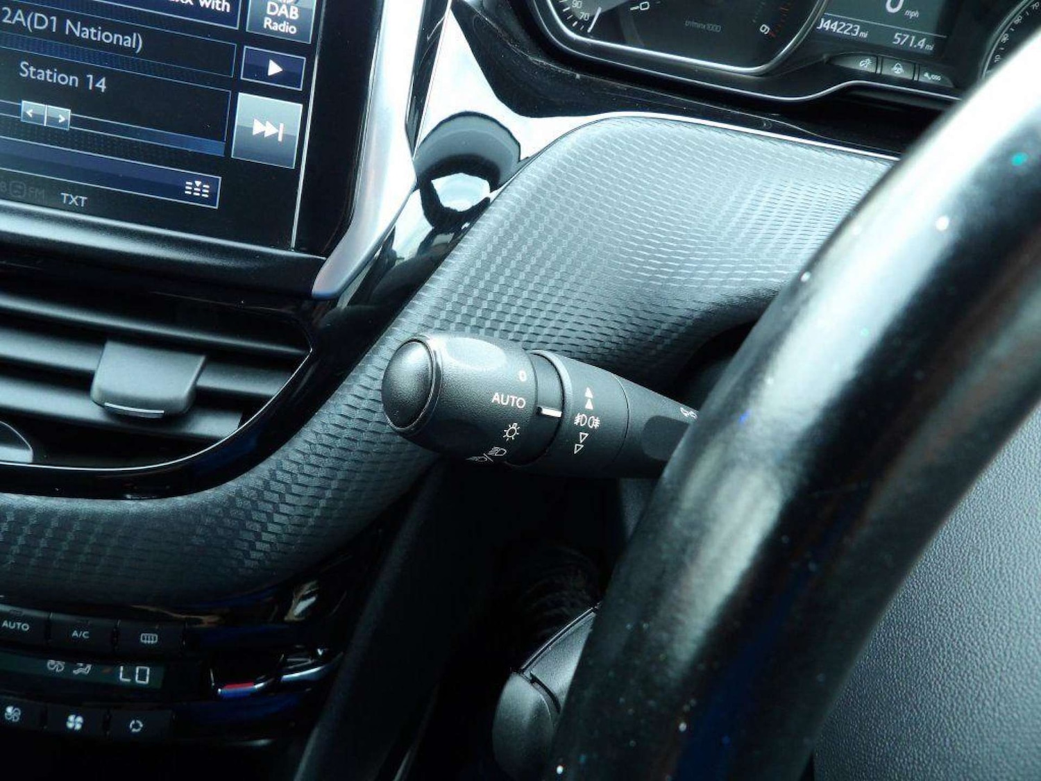 Used Peugeot 2008 2017 for sale - 76601877: Photo 23