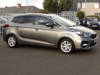 Used Kia Carens 2017 for sale - 76005356: Photo