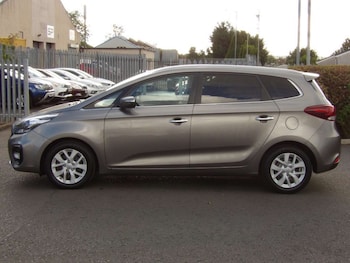 Used Kia Carens 2017 for sale - 76005356: Photo