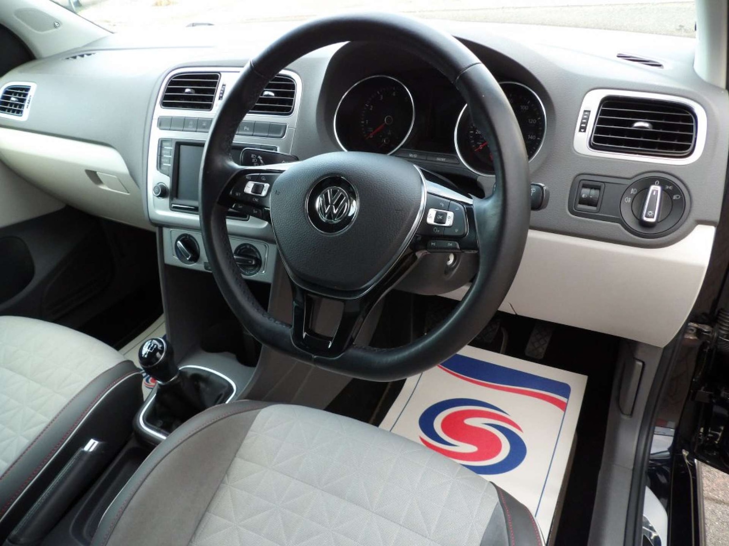 Used Volkswagen Polo 2016 for sale - 76363617: Photo 10