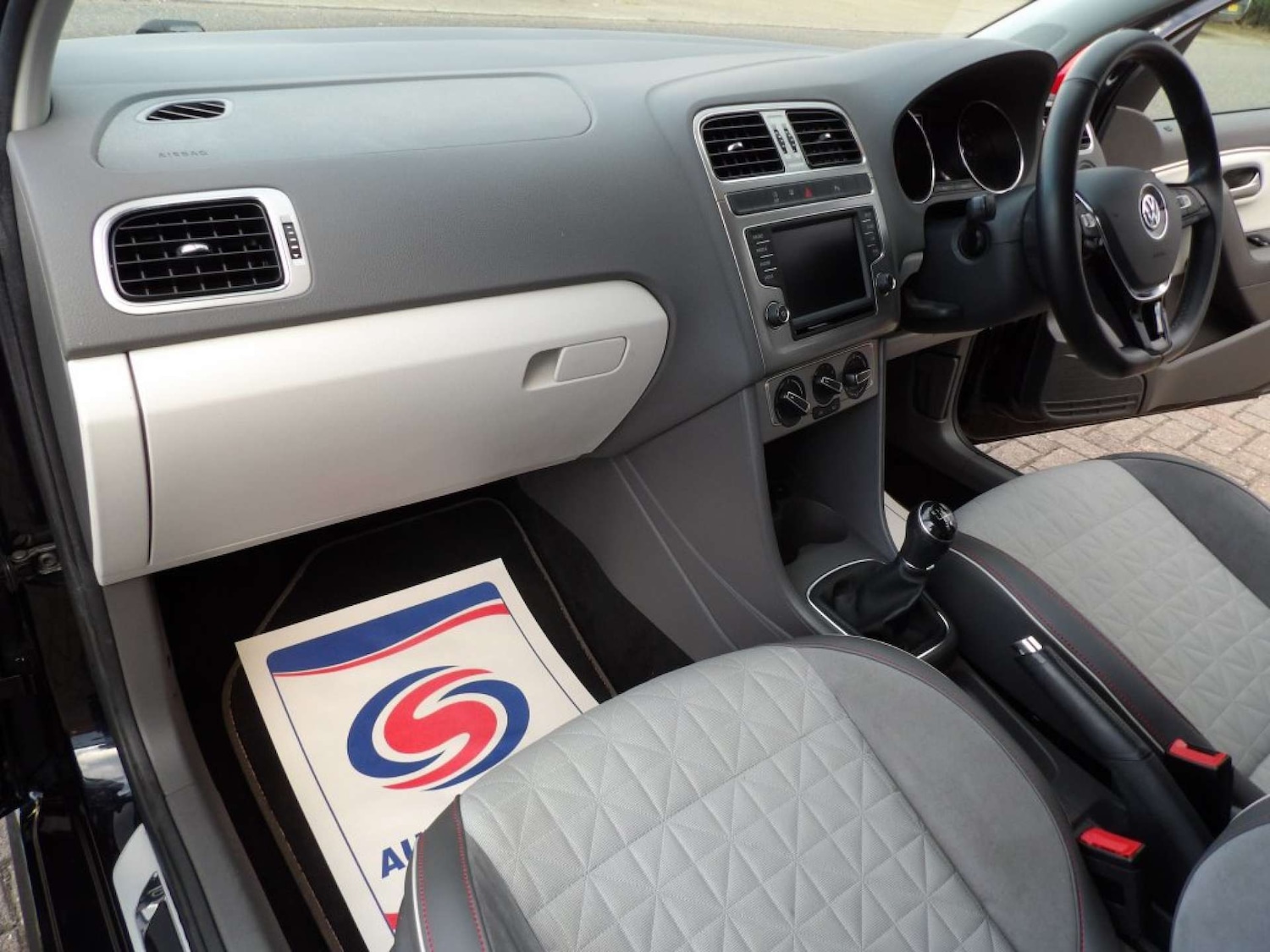 Used Volkswagen Polo 2016 for sale - 76600644: Photo 14