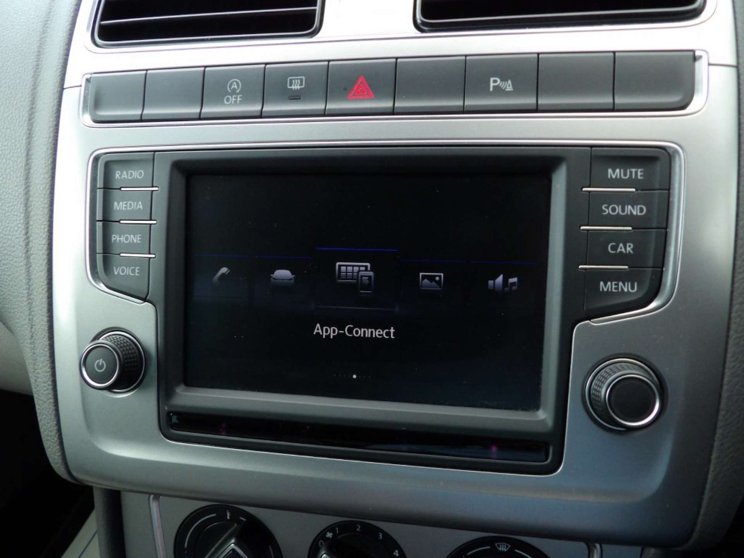 Used Volkswagen Polo 2016 for sale - 76600644: Photo 33