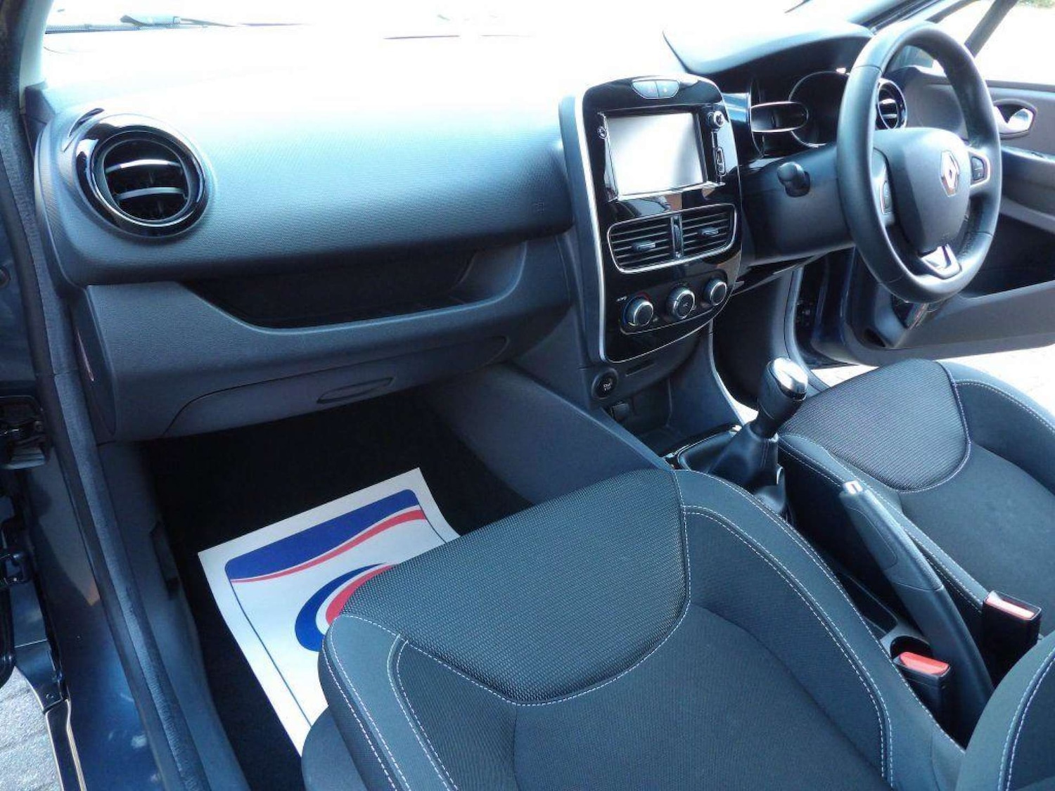 Used Renault Clio 2017 for sale - 76602135: Photo 14