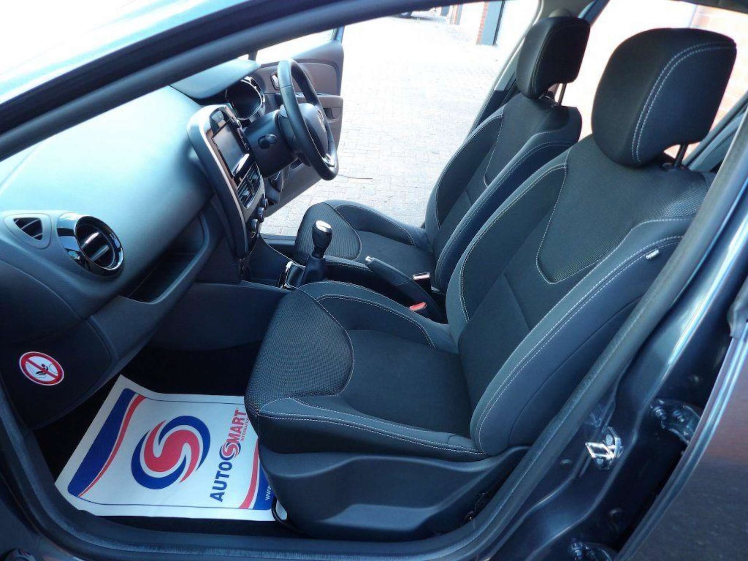 Used Renault Clio 2017 for sale - 76602135: Photo 15