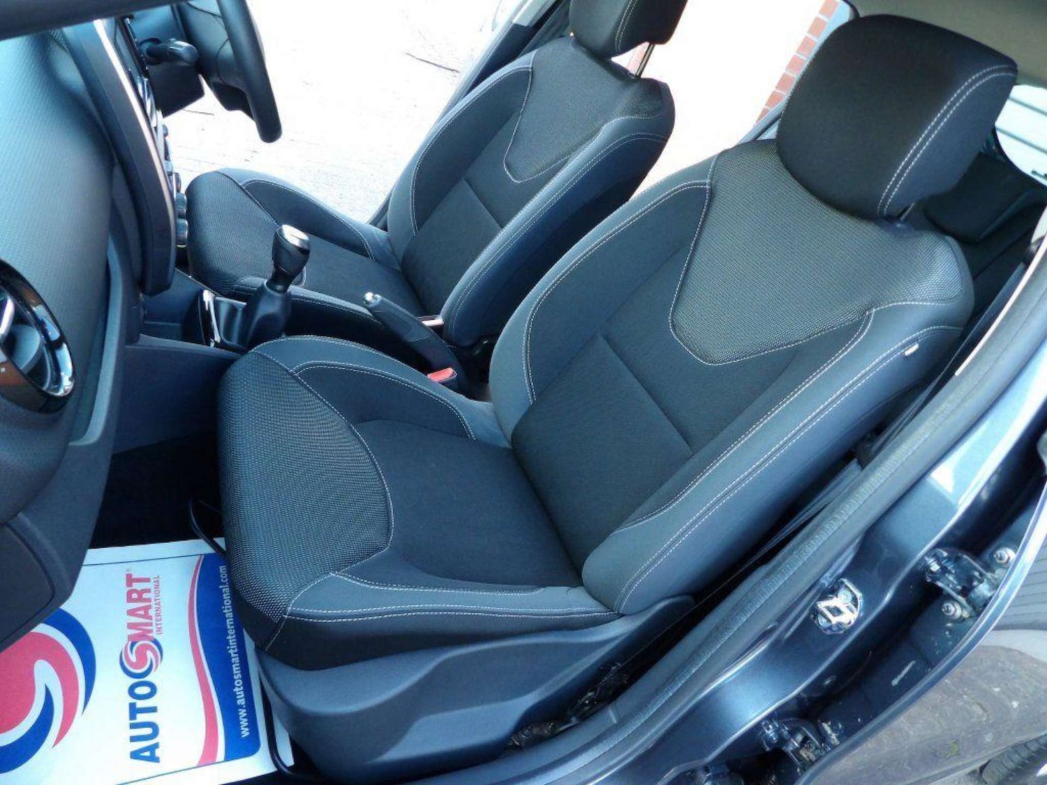 Used Renault Clio 2017 for sale - 76602135: Photo 16