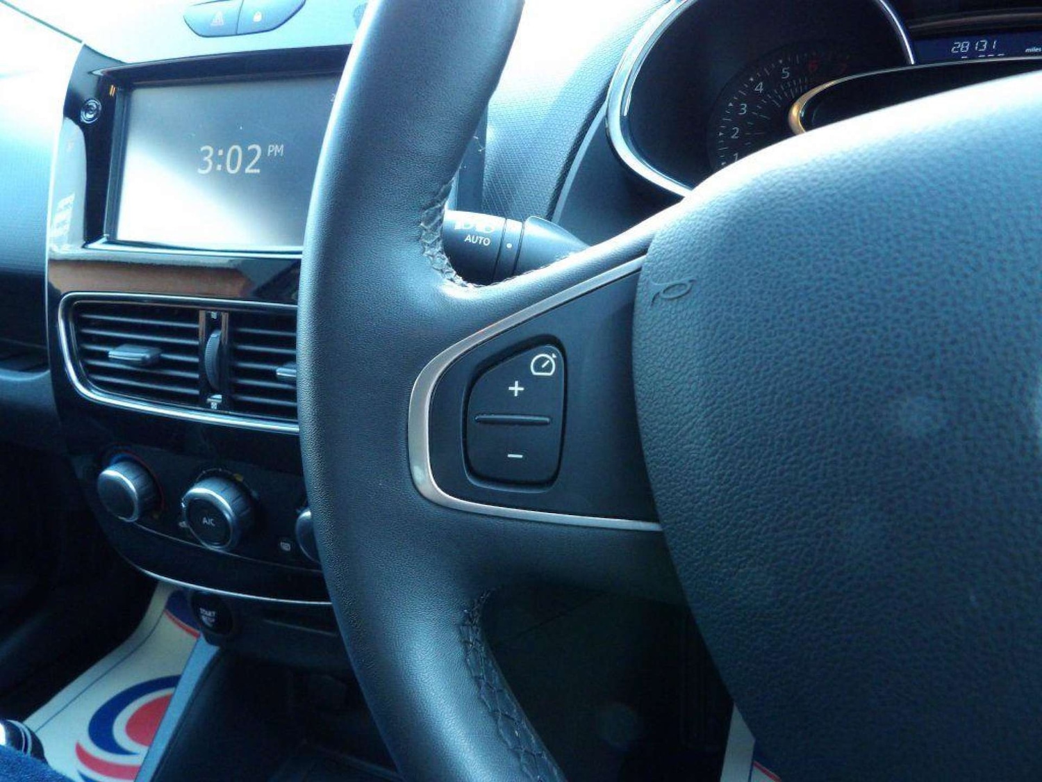 Used Renault Clio 2017 for sale - 76602135: Photo 19