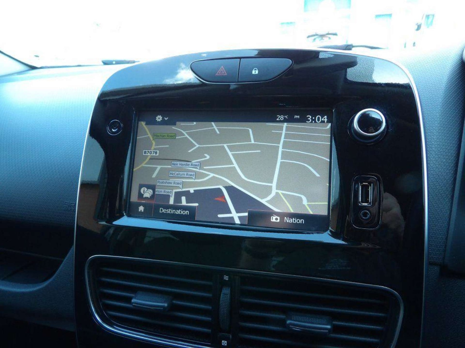 Used Renault Clio 2017 for sale - 76602135: Photo 25