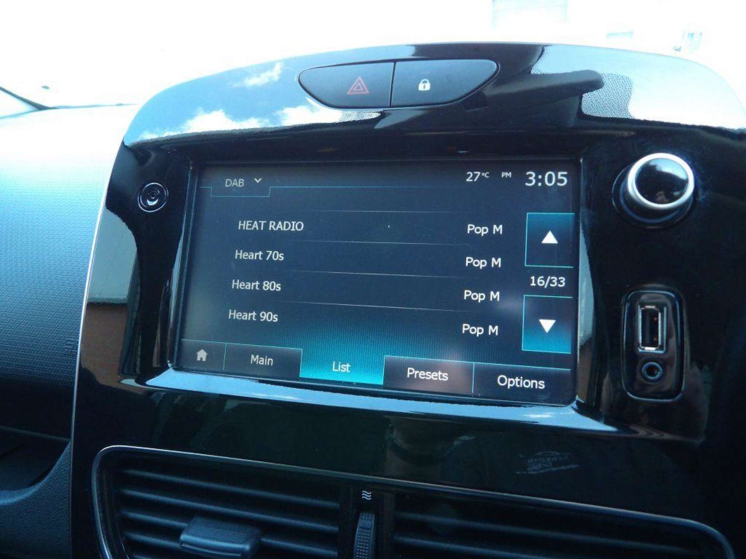 Used Renault Clio 2017 for sale - 76602135: Photo 27