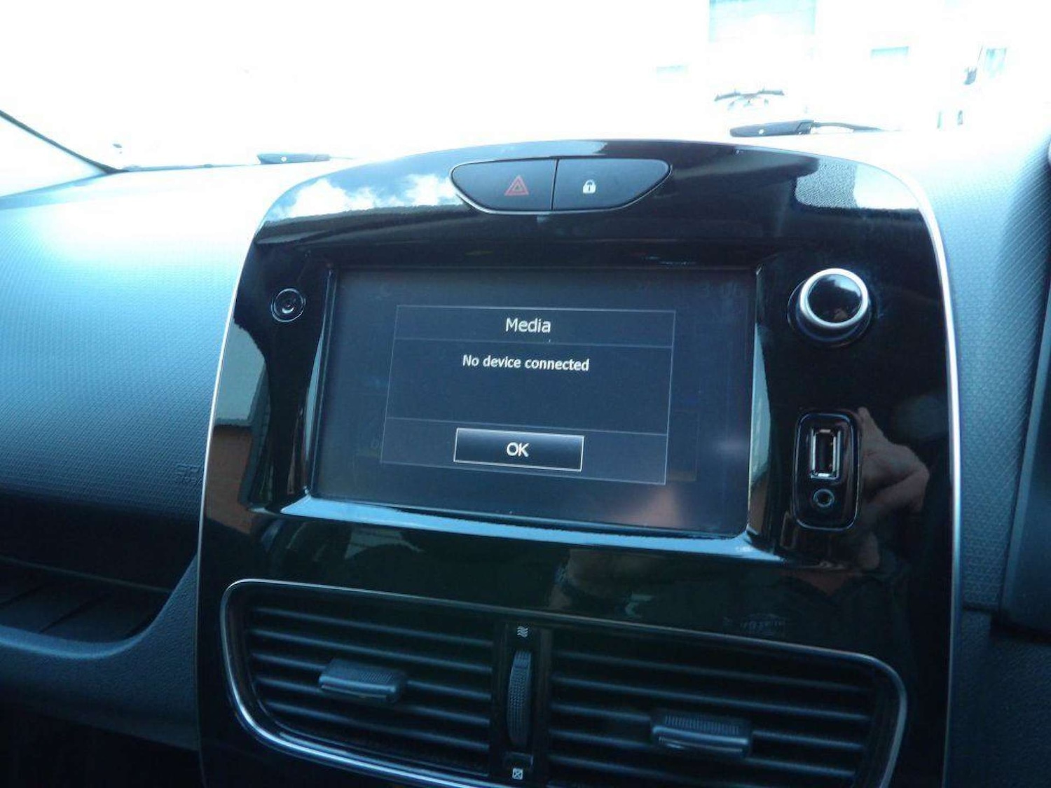 Used Renault Clio 2017 for sale - 76602135: Photo 28