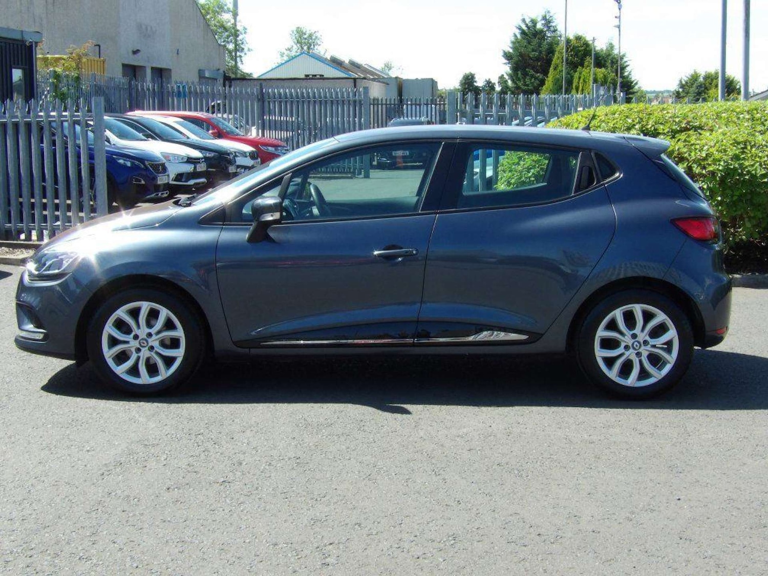 Used Renault Clio 2017 for sale - 76602135: Photo 4