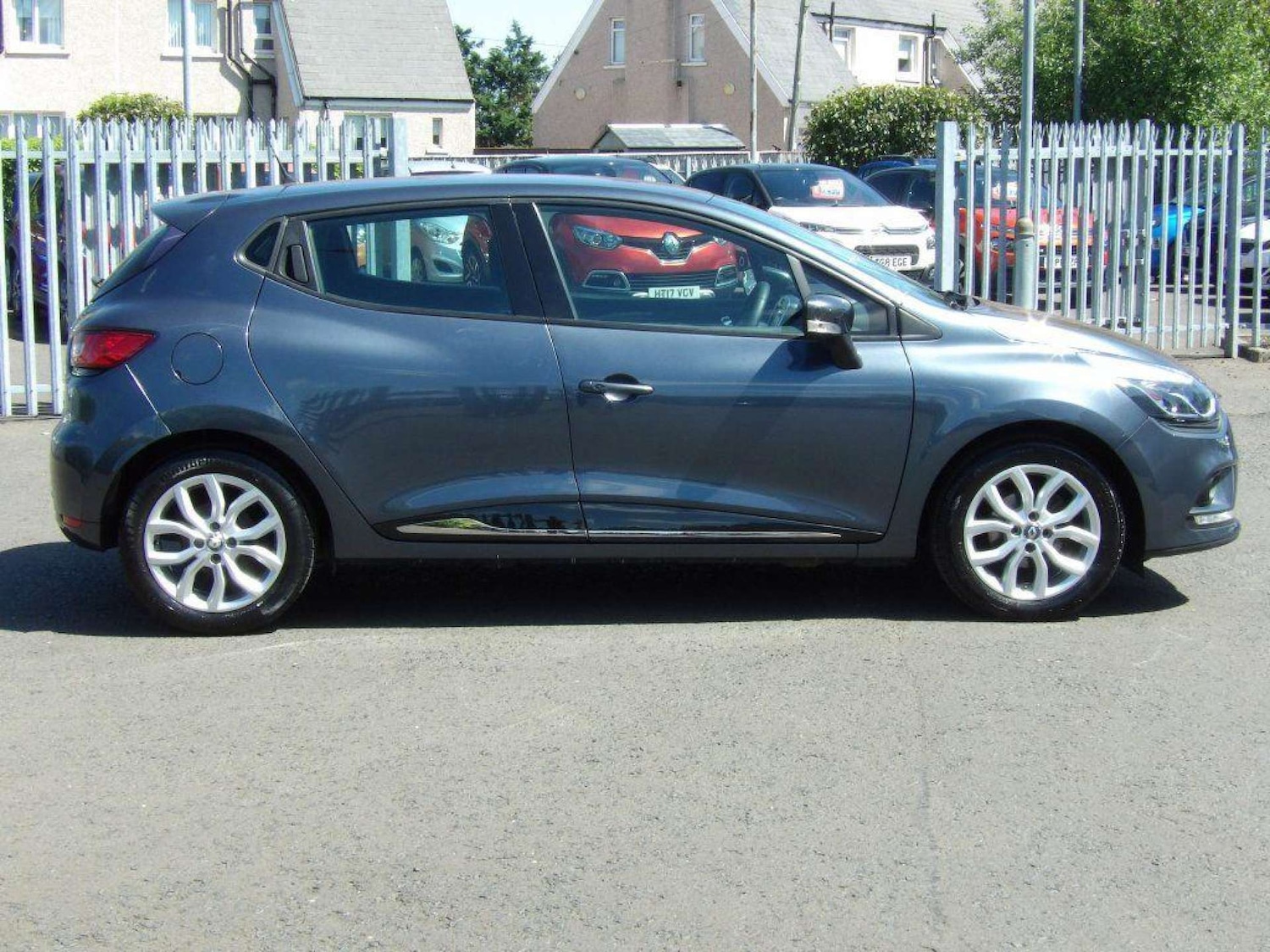 Used Renault Clio 2017 for sale - 76602135: Photo 8