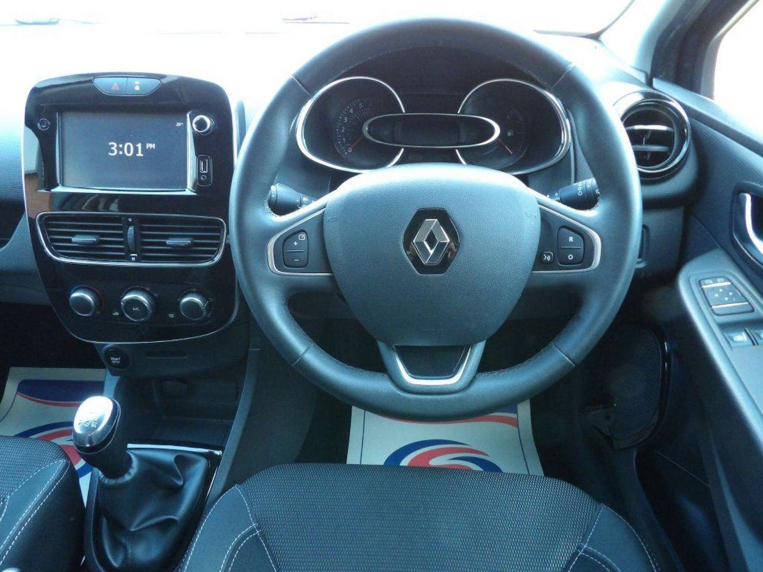 Used Renault Clio 2017 for sale - 76602135: Photo 9