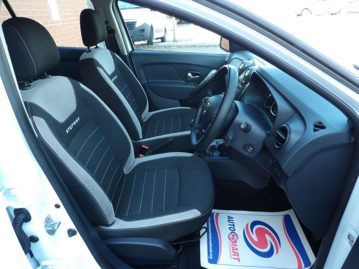 Used Dacia Sandero Stepway 2018 for sale - 77303975: Photo 11