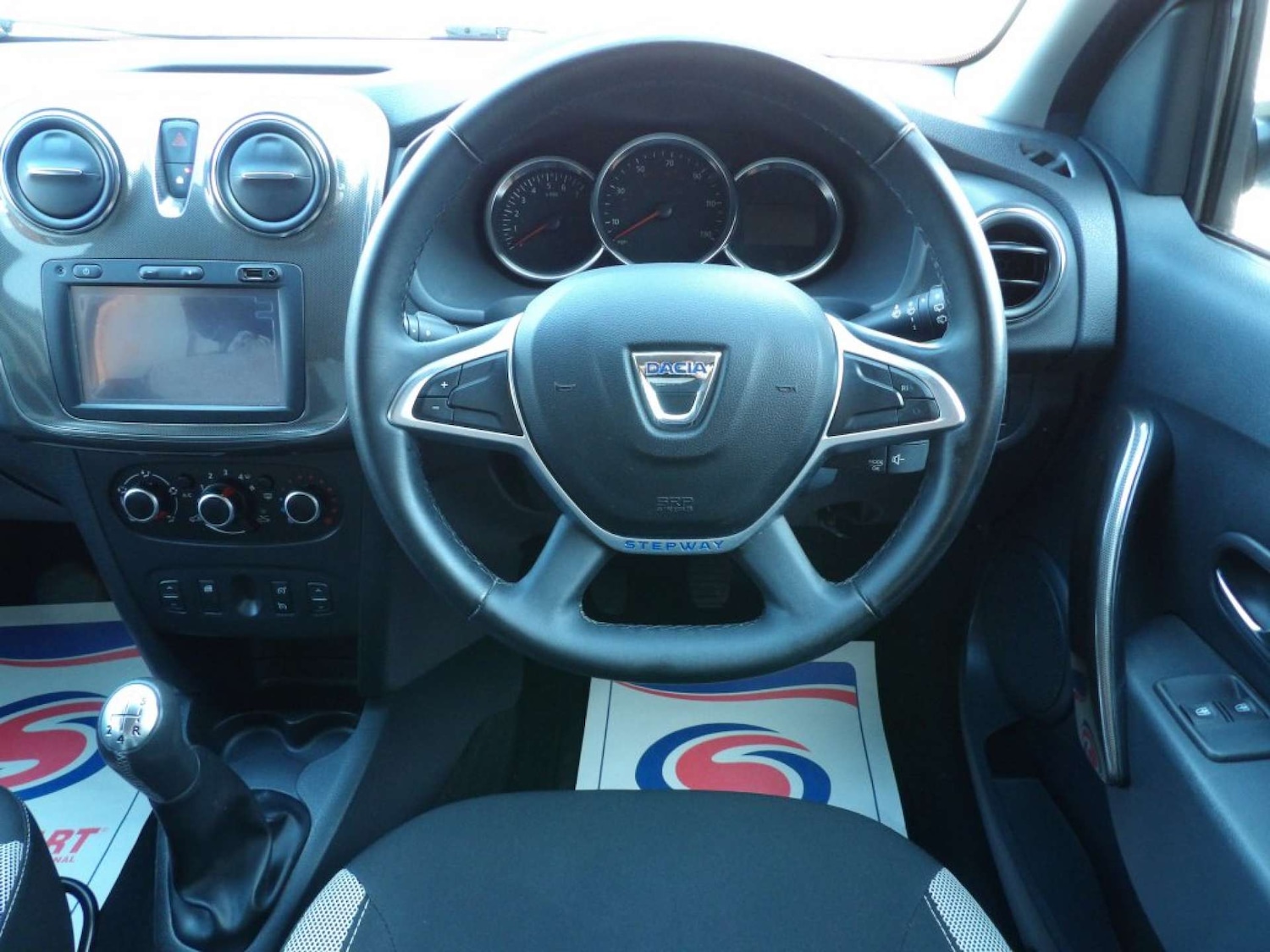 Used Dacia Sandero Stepway 2018 for sale - 77303975: Photo 9