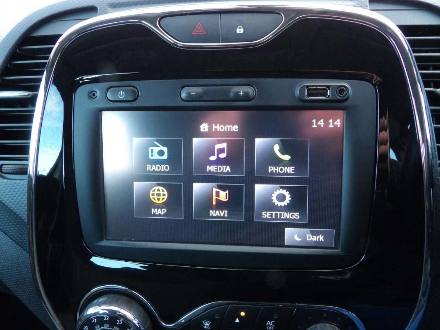 Used Renault Captur 2015 for sale - 76583422: Photo 29