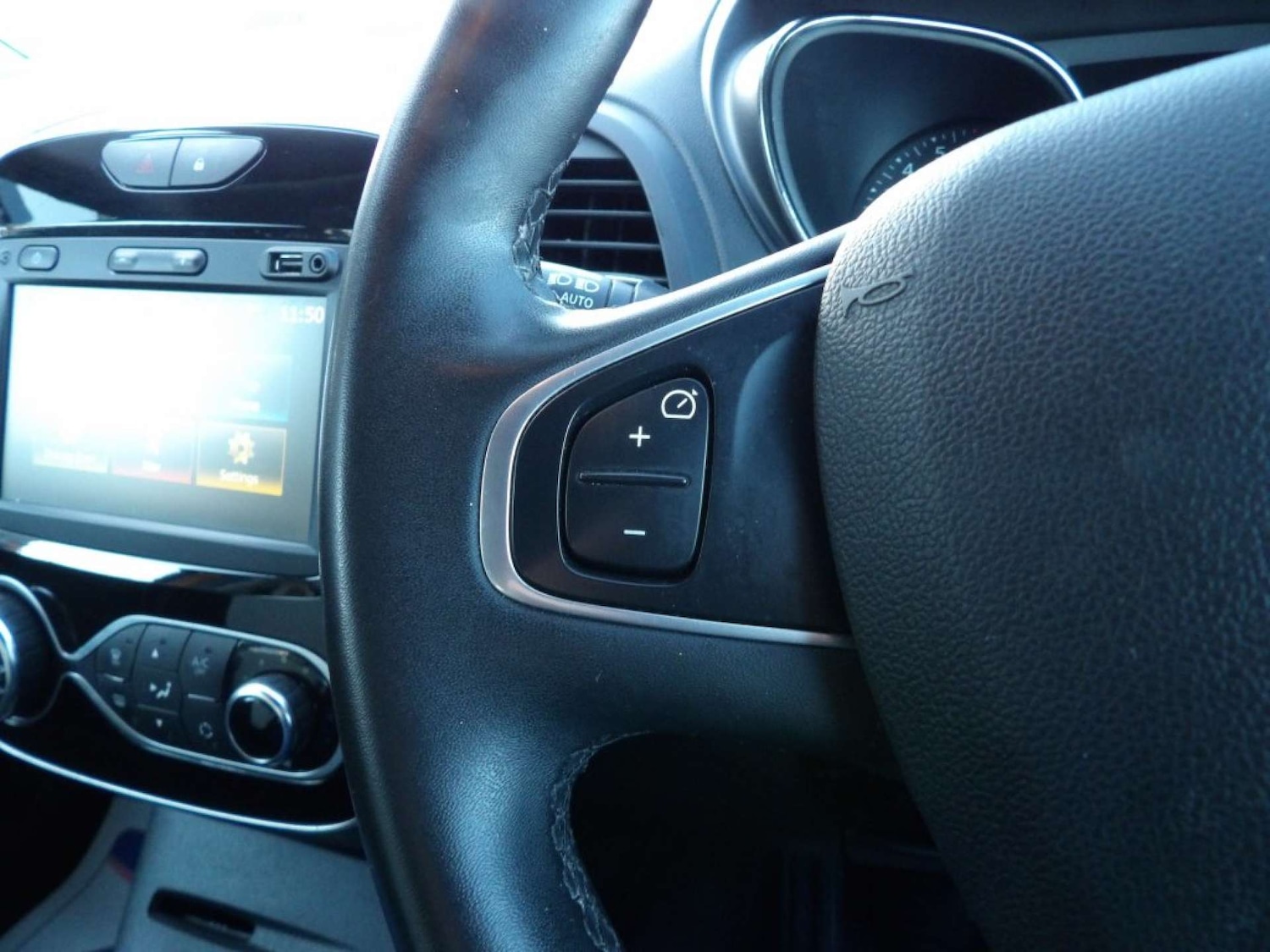 Used Renault Captur 2019 for sale - 76726106: Photo 24