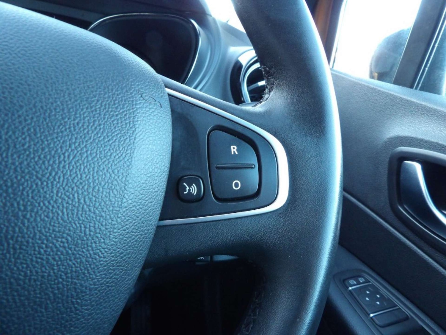 Used Renault Captur 2019 for sale - 76726106: Photo 25