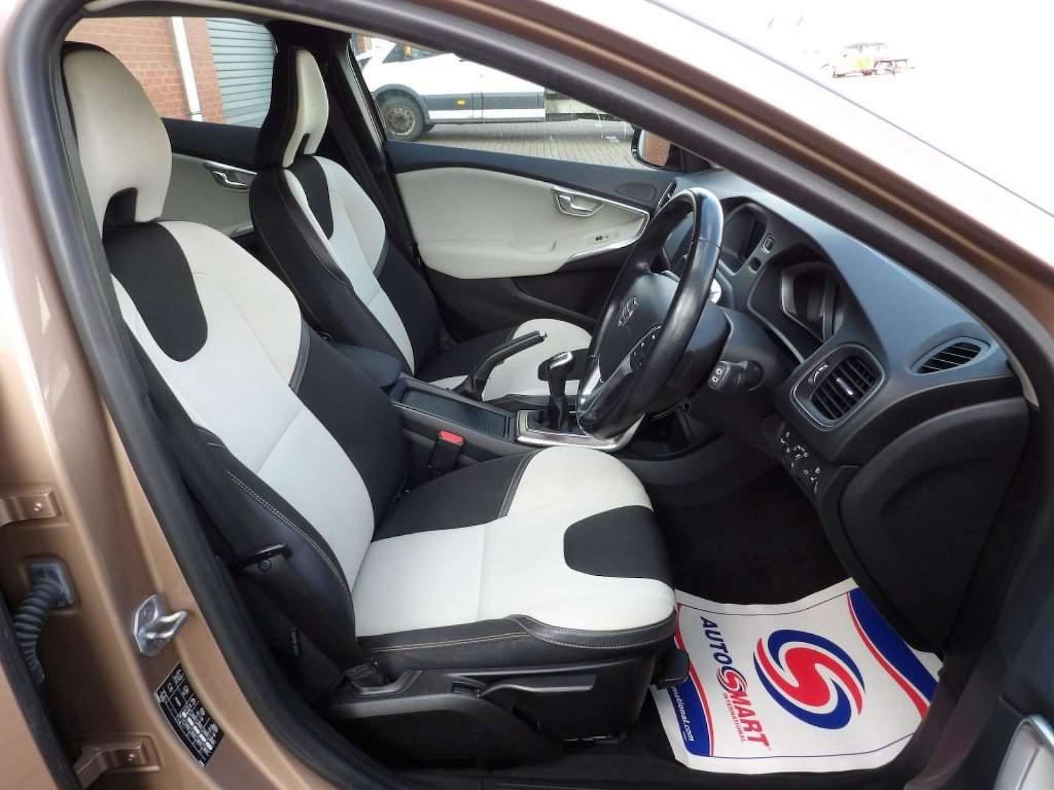 Used Volvo V40 2014 for sale - 76959815: Photo 11