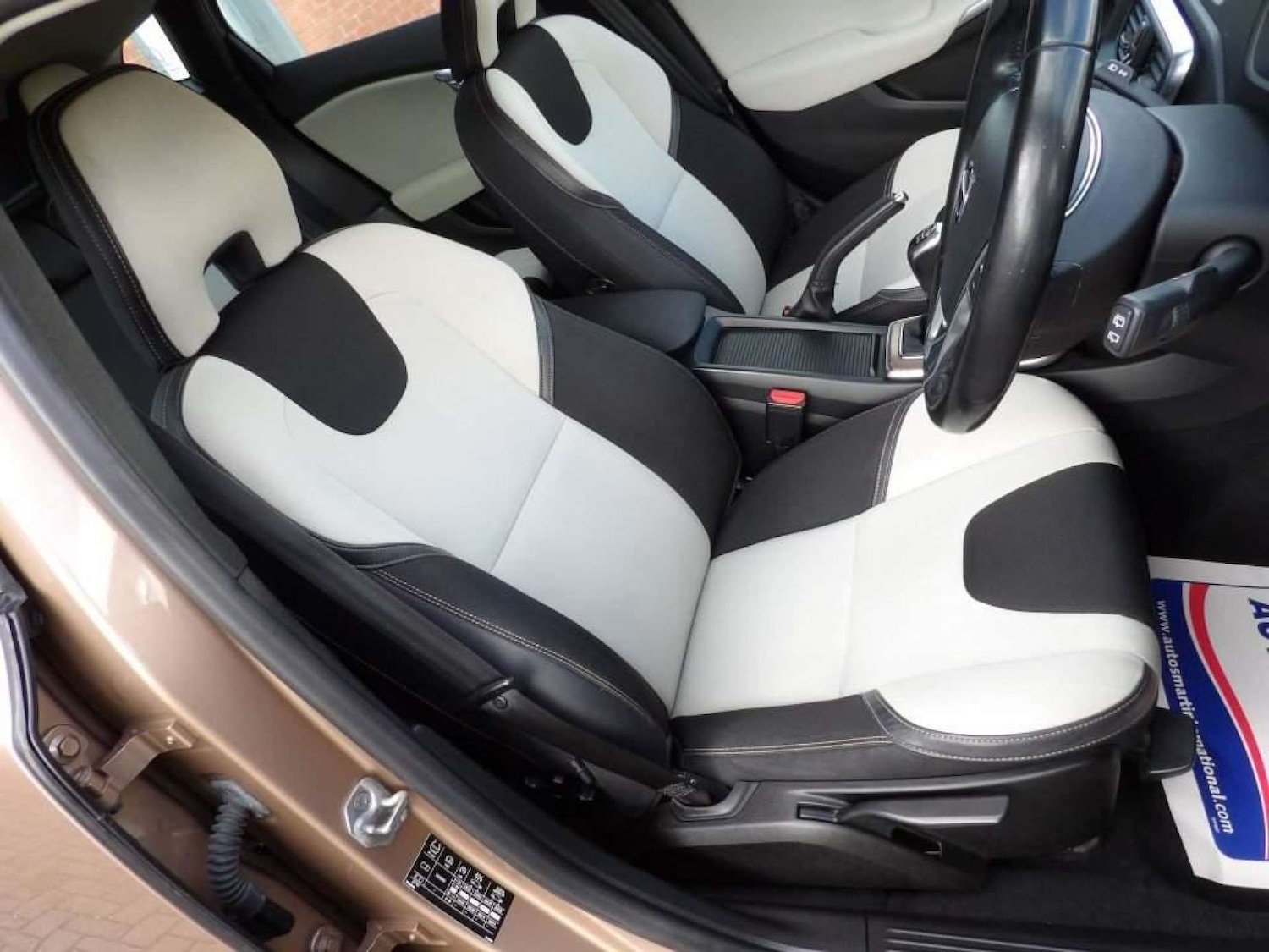 Used Volvo V40 2014 for sale - 76959815: Photo 12