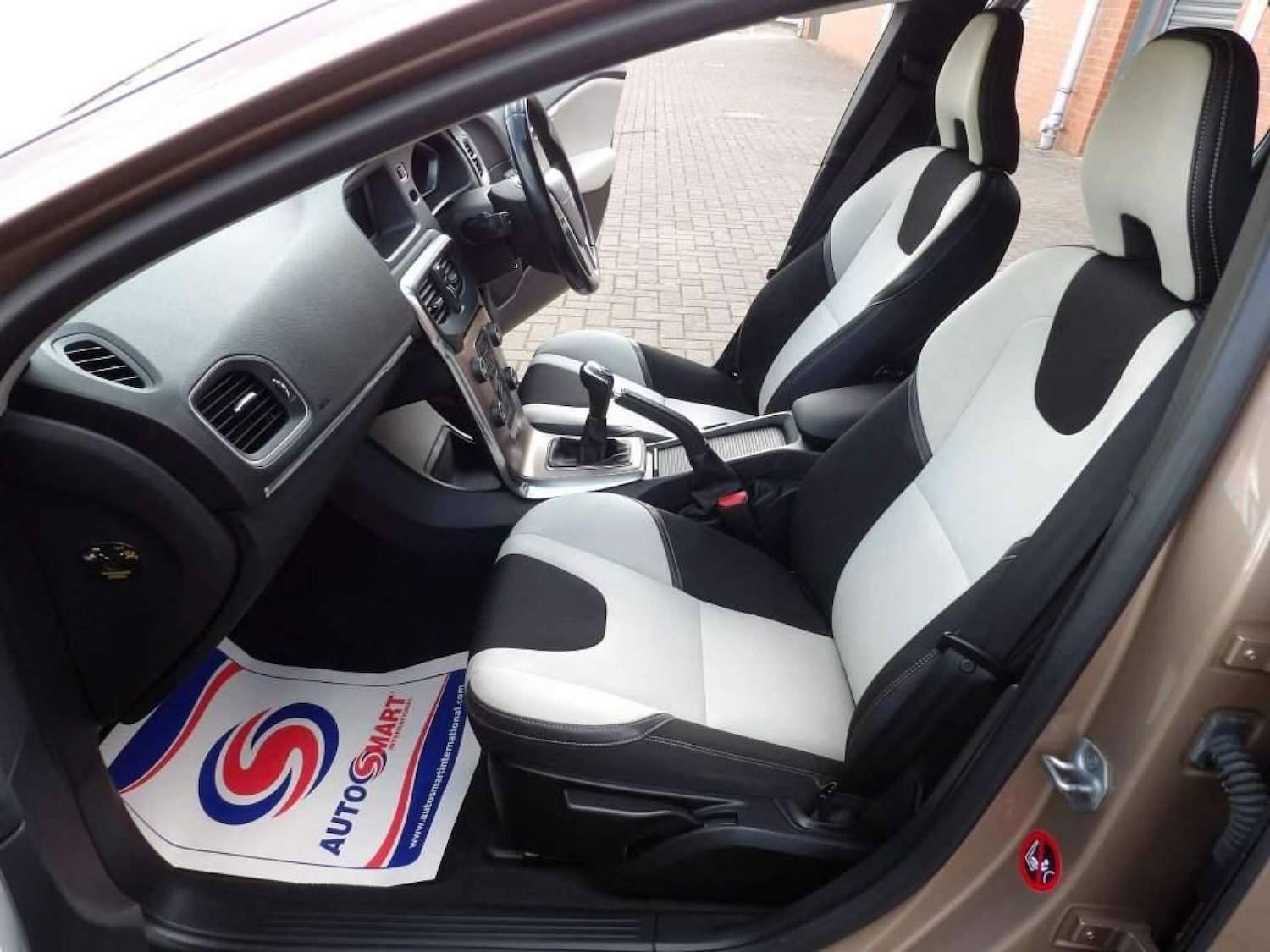 Used Volvo V40 2014 for sale - 76959815: Photo 15