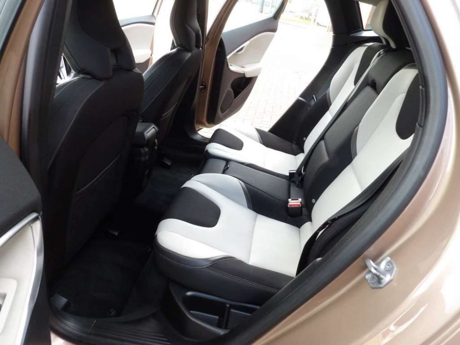 Used Volvo V40 2014 for sale - 76959815: Photo 17
