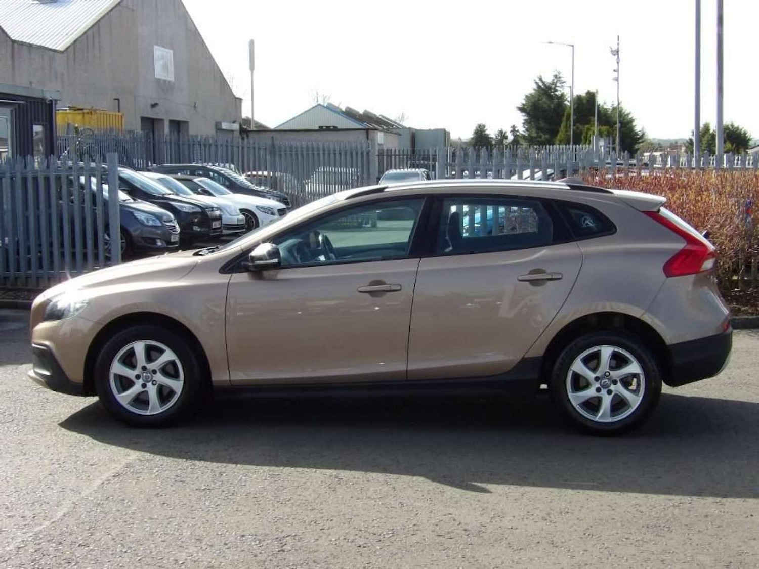 Used Volvo V40 2014 for sale - 76959815: Photo 4