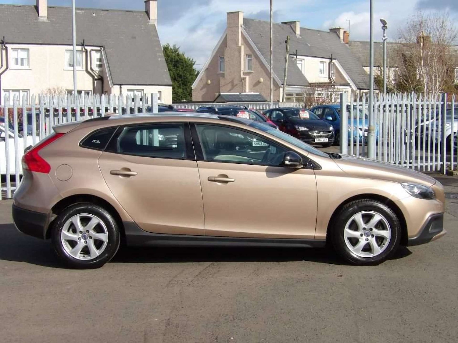 Used Volvo V40 2014 for sale - 76959815: Photo 8