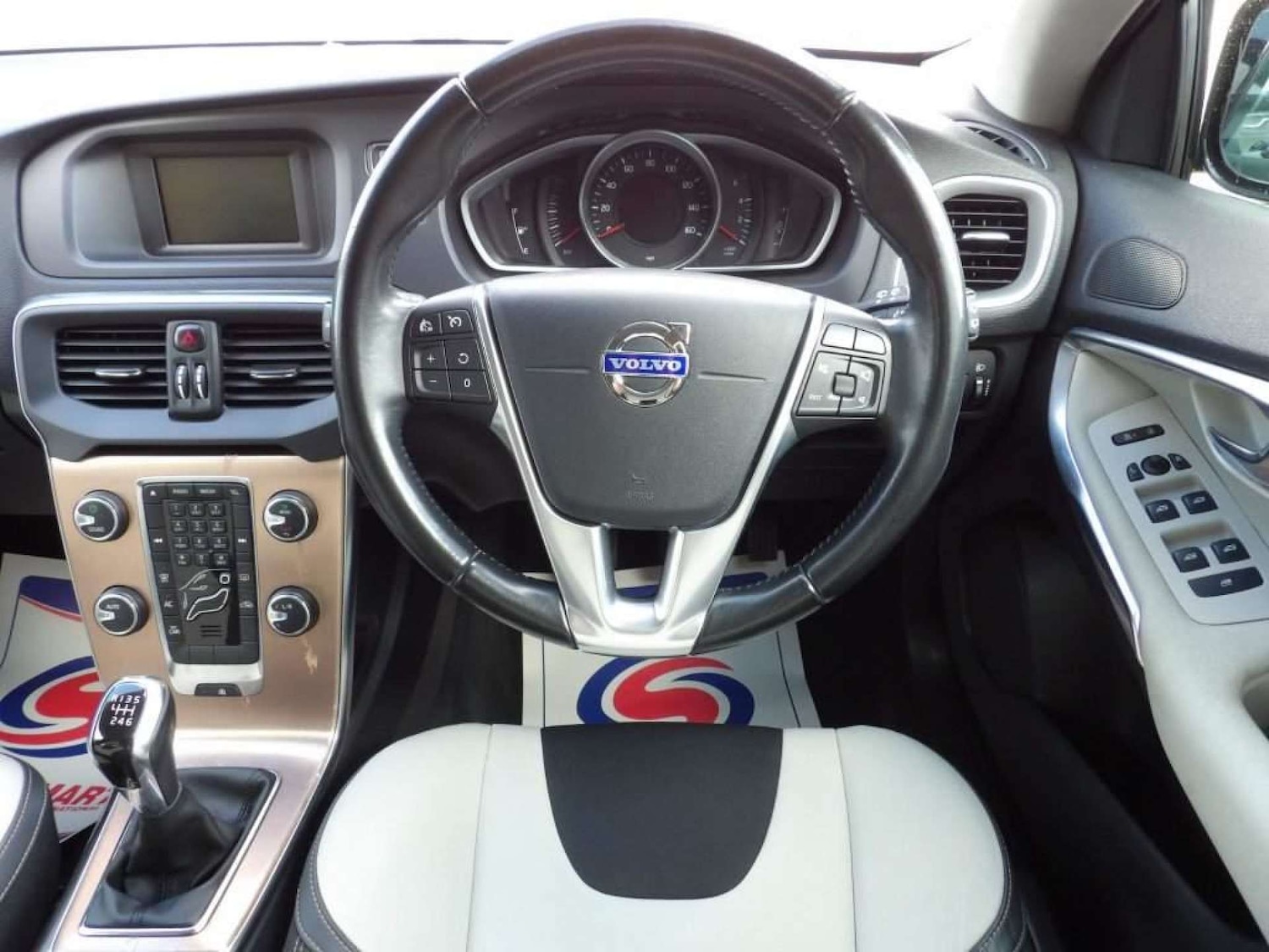 Used Volvo V40 2014 for sale - 76959815: Photo 9