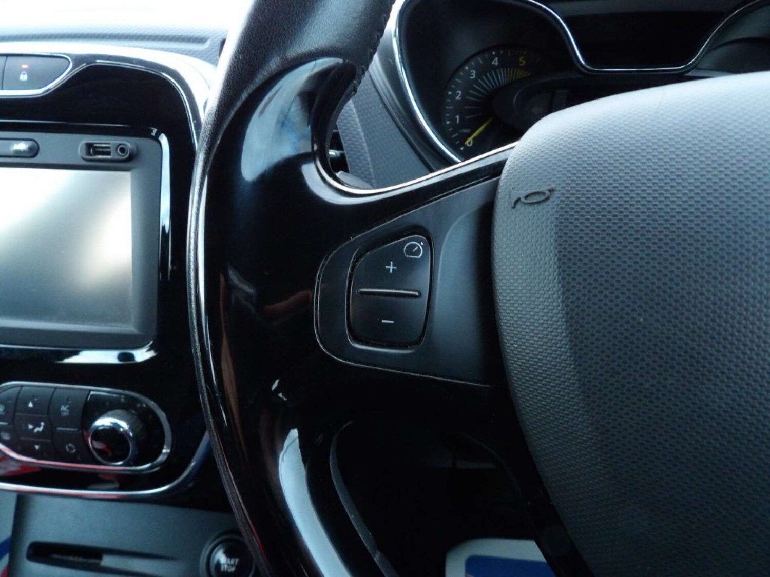 Used Renault Captur 2014 for sale - 77227771: Photo 23