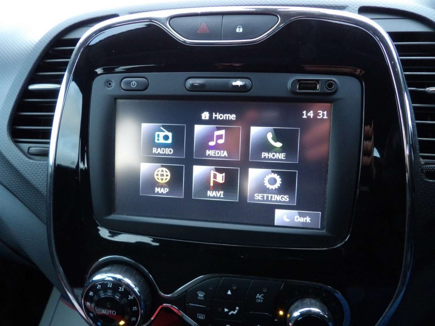 Used Renault Captur 2014 for sale - 77227771: Photo 27