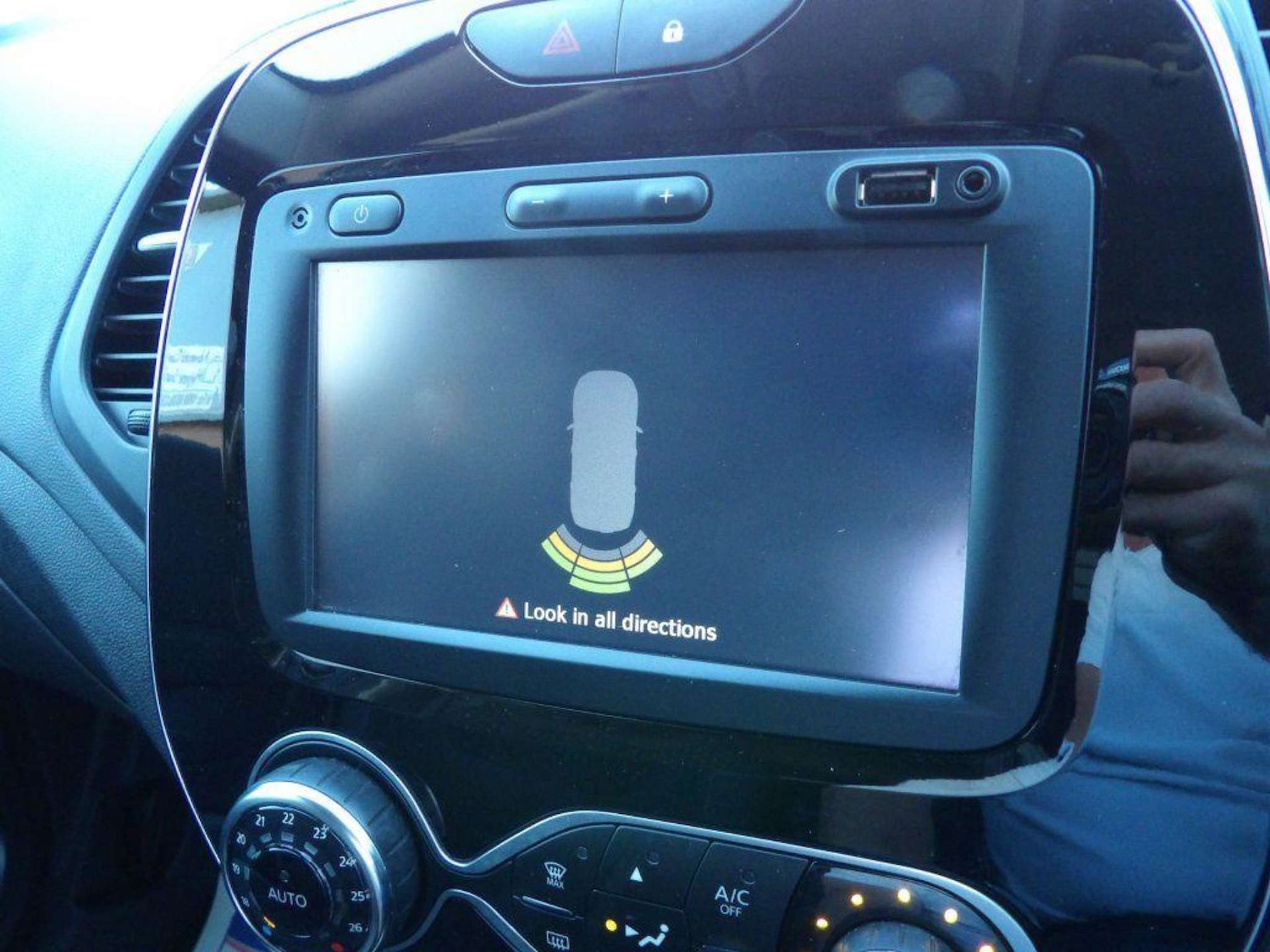 Used Renault Captur 2017 for sale - 76601935: Photo 29