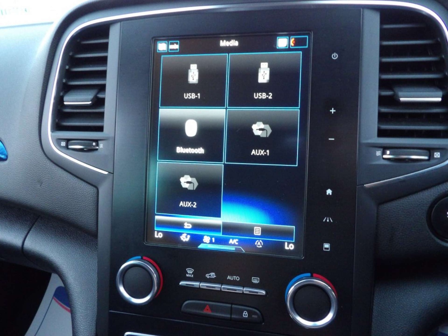 Used Renault Megane 2018 for sale - 76507181: Photo 32