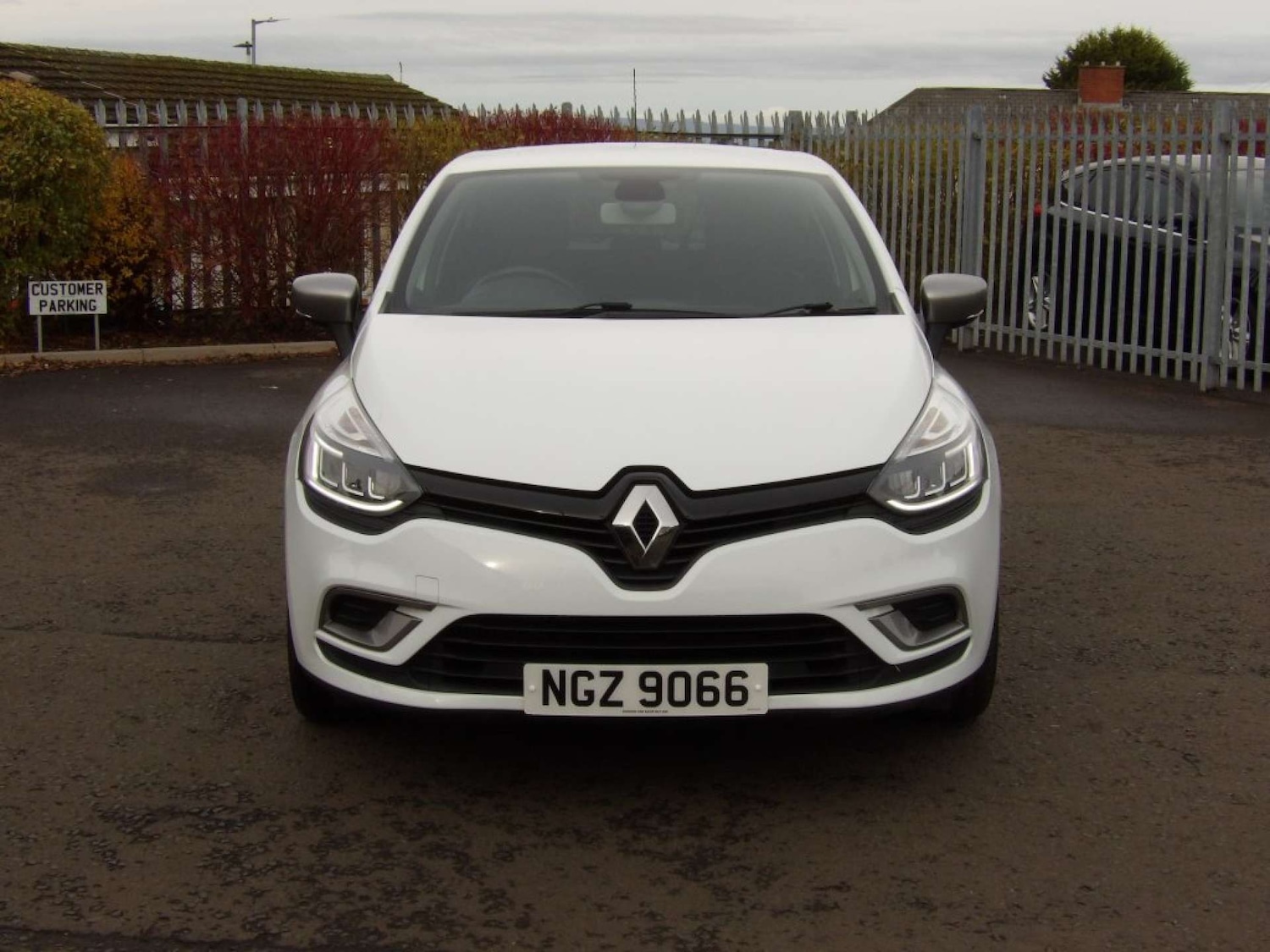 Used Renault Clio 2019 for sale - 76397222: Photo 2
