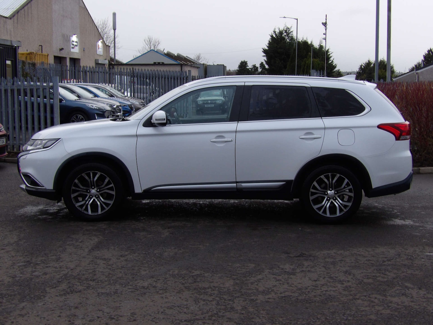 Used Mitsubishi Outlander 2017 for sale - 77198028: Photo 3