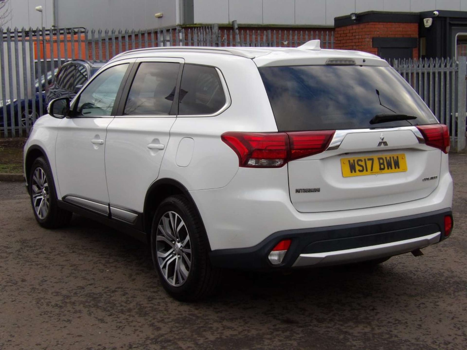 Used Mitsubishi Outlander 2017 for sale - 77198028: Photo 5