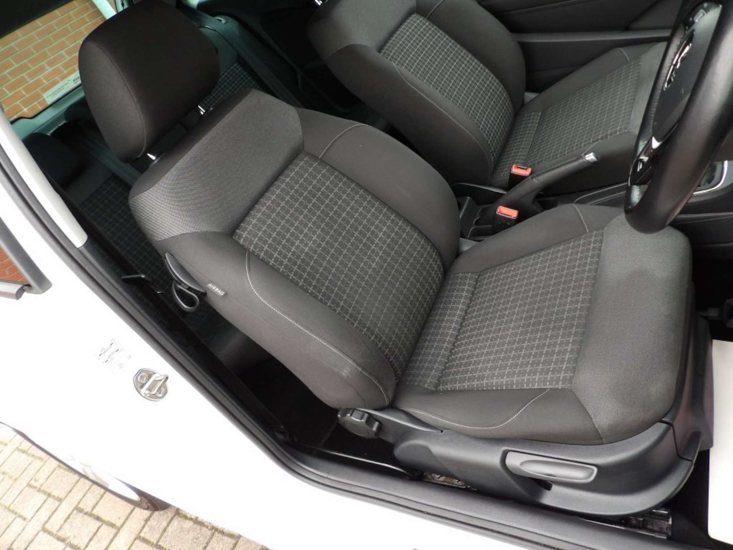 Used Volkswagen Polo 2017 for sale - 76600909: Photo 12