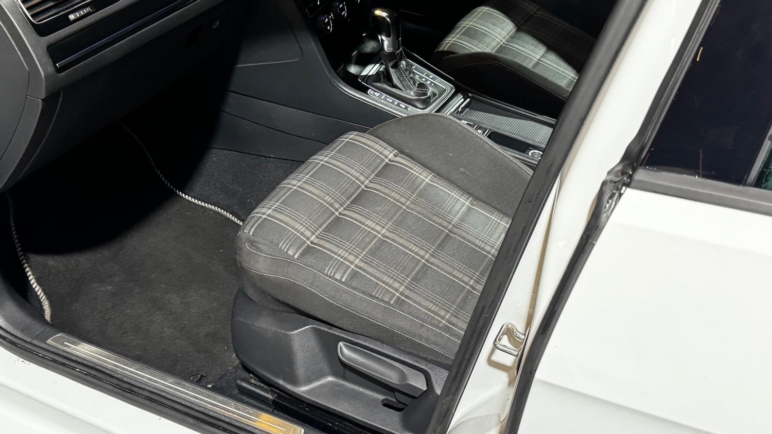 Used Volkswagen Golf 2014 for sale - 77454873: Photo 53