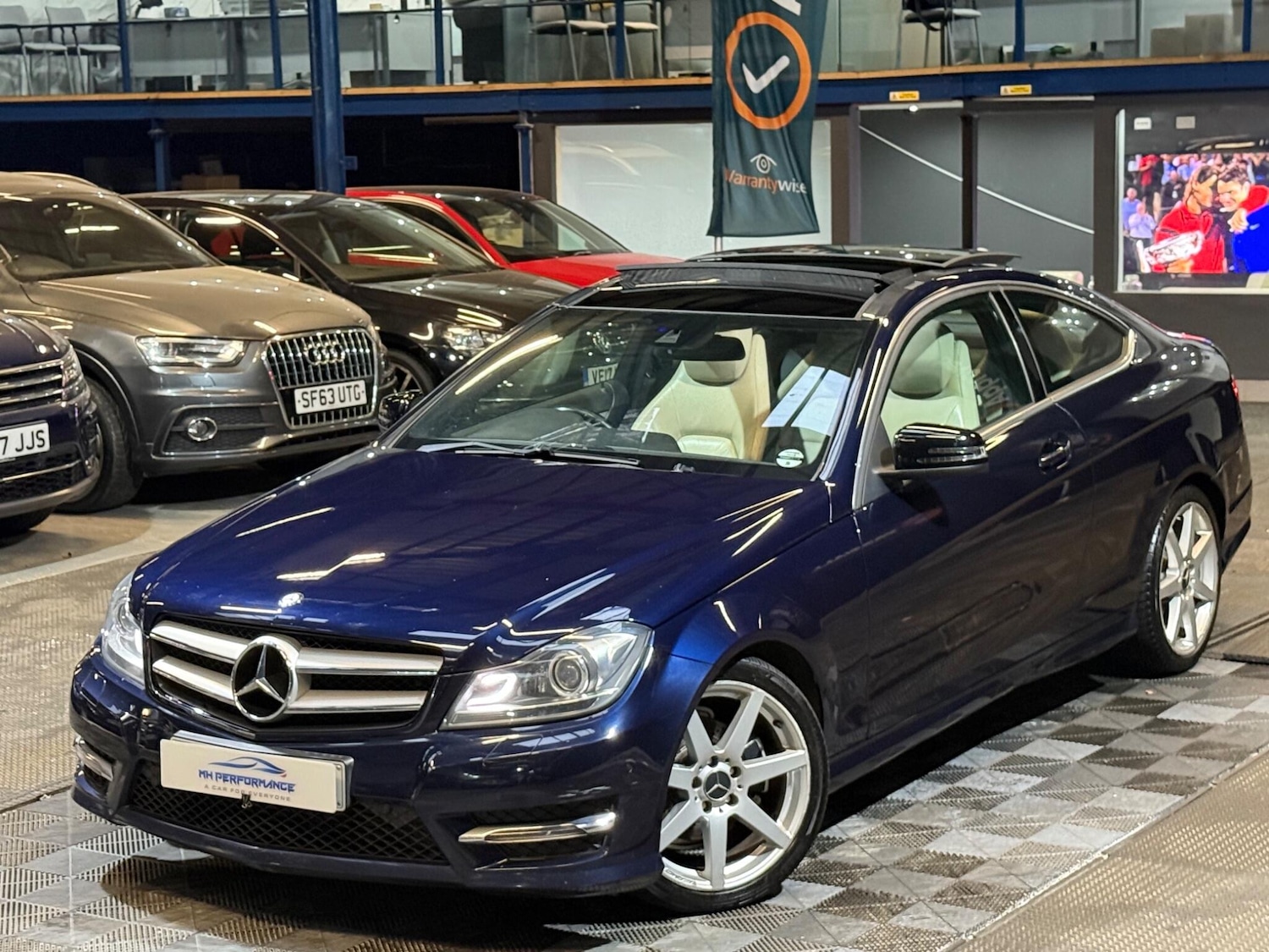 Used Mercedes-Benz C Class 2012 for sale - 76473065: Photo 2