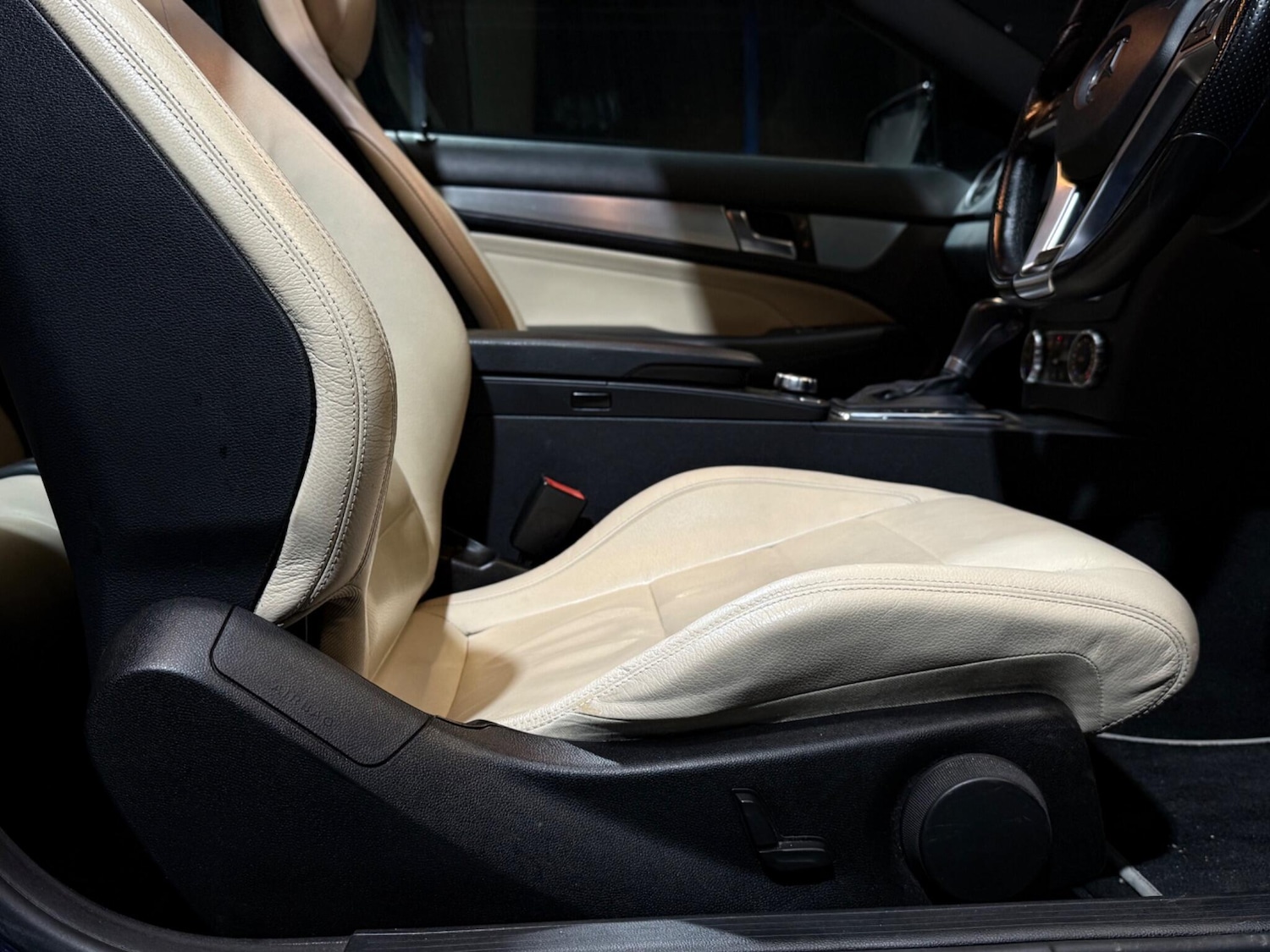 Used Mercedes-Benz C Class 2012 for sale - 76473065: Photo 47