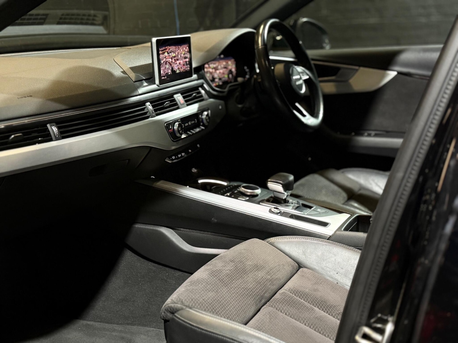 Used Audi A4 Avant 2017 for sale - 76975455: Photo 12