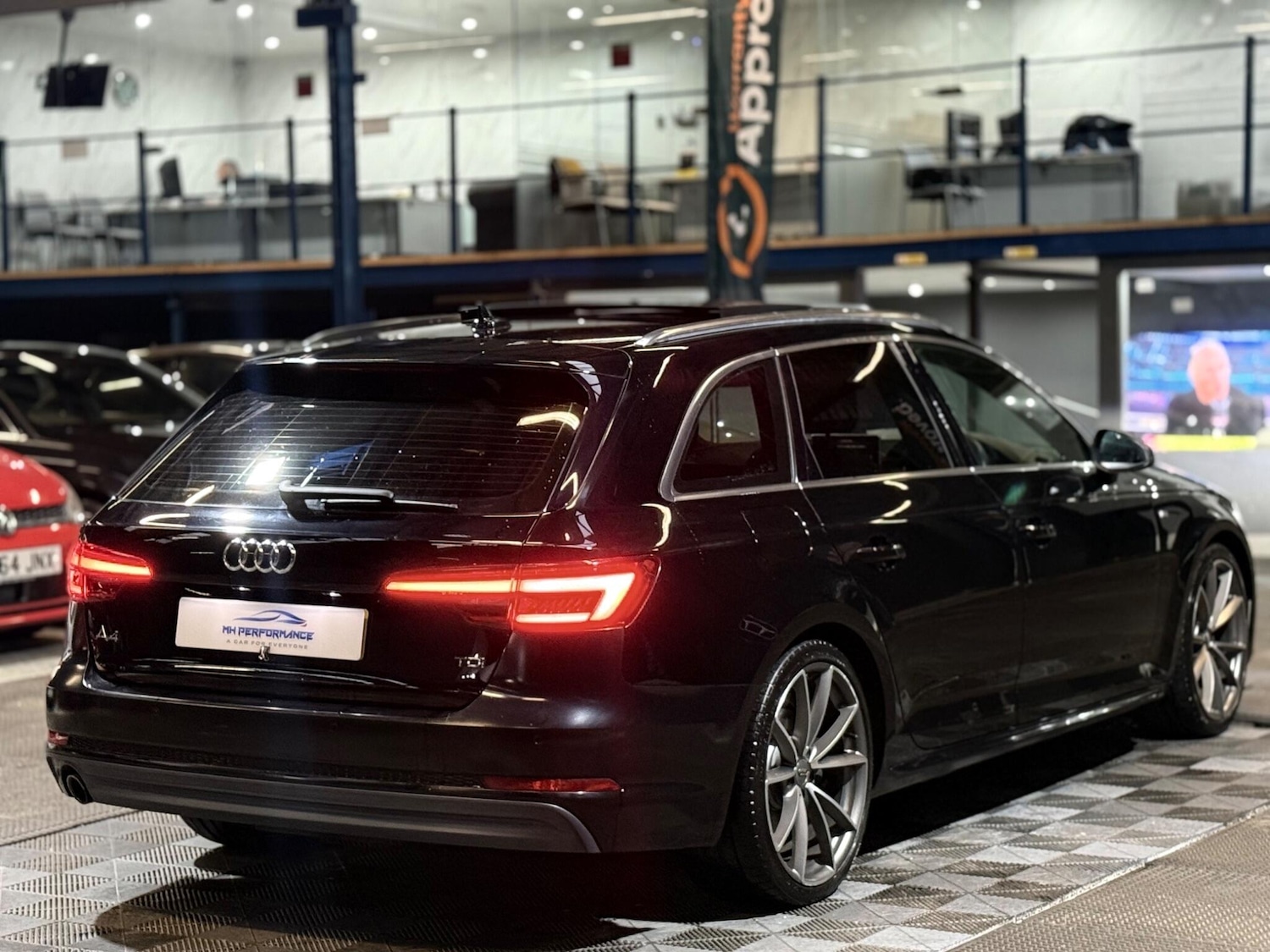 Used Audi A4 Avant 2017 for sale - 76975455: Photo 5