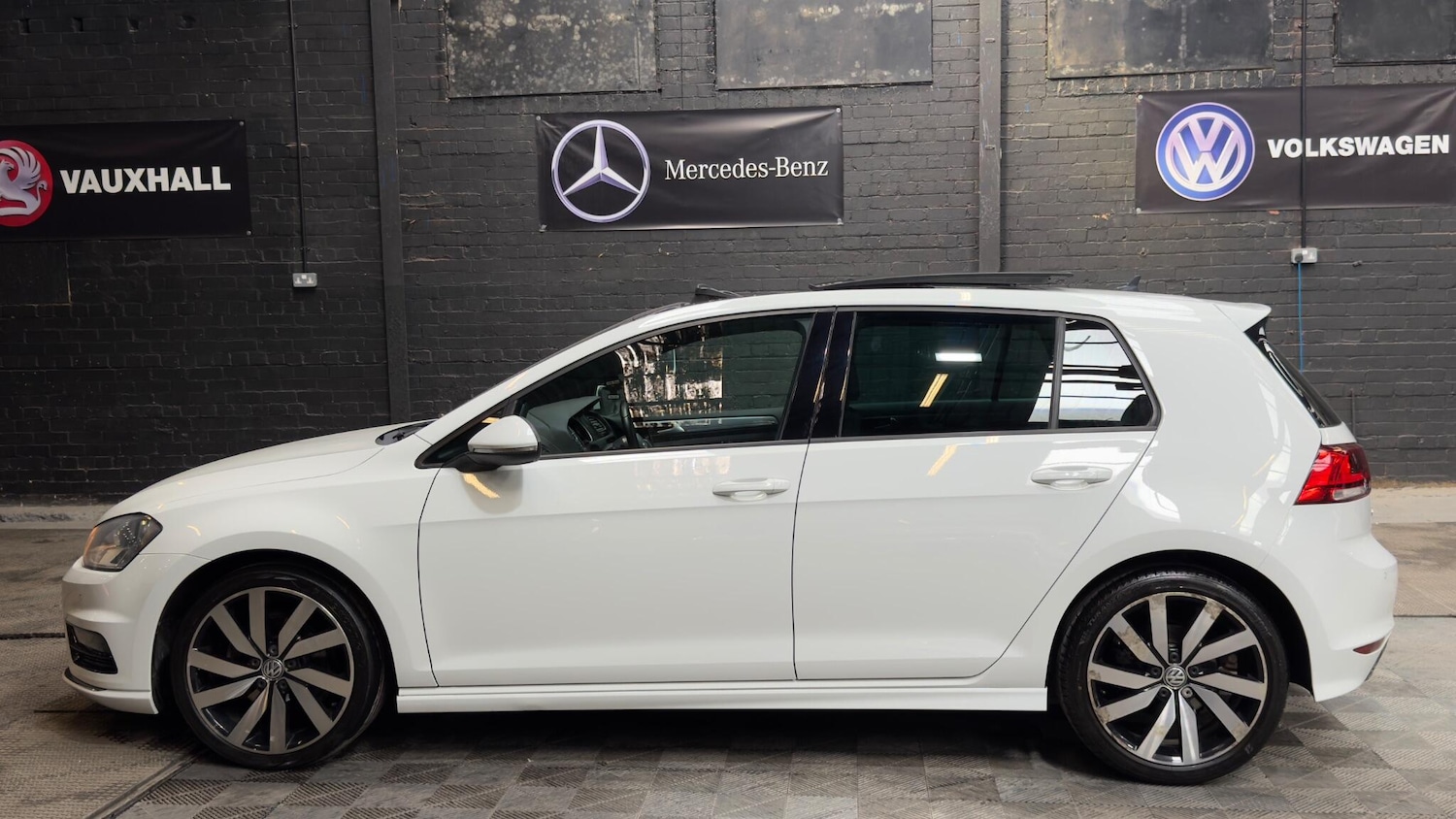 Used Volkswagen Golf 2017 for sale - 77957051: Photo 10