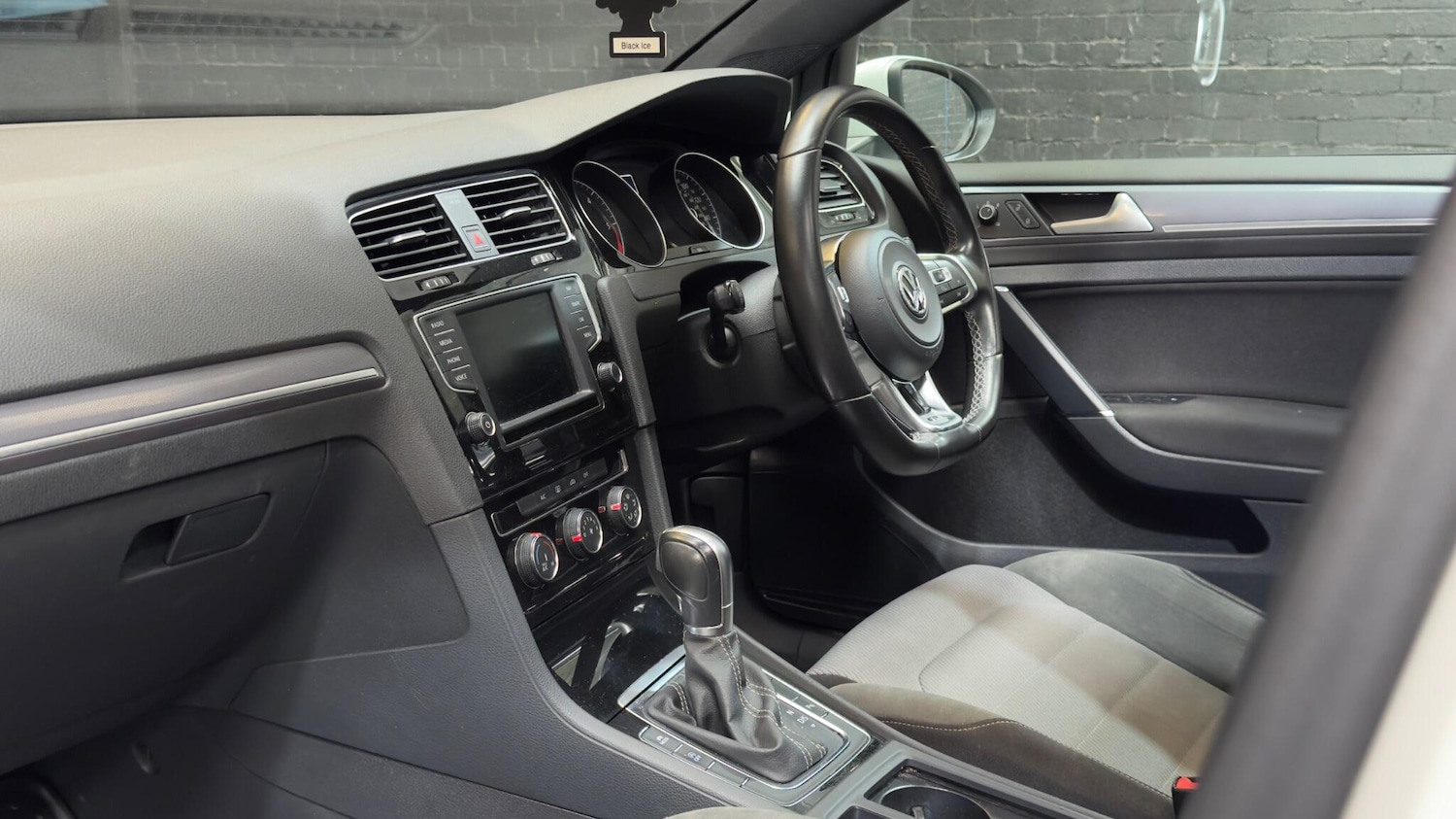 Used Volkswagen Golf 2017 for sale - 77957051: Photo 27