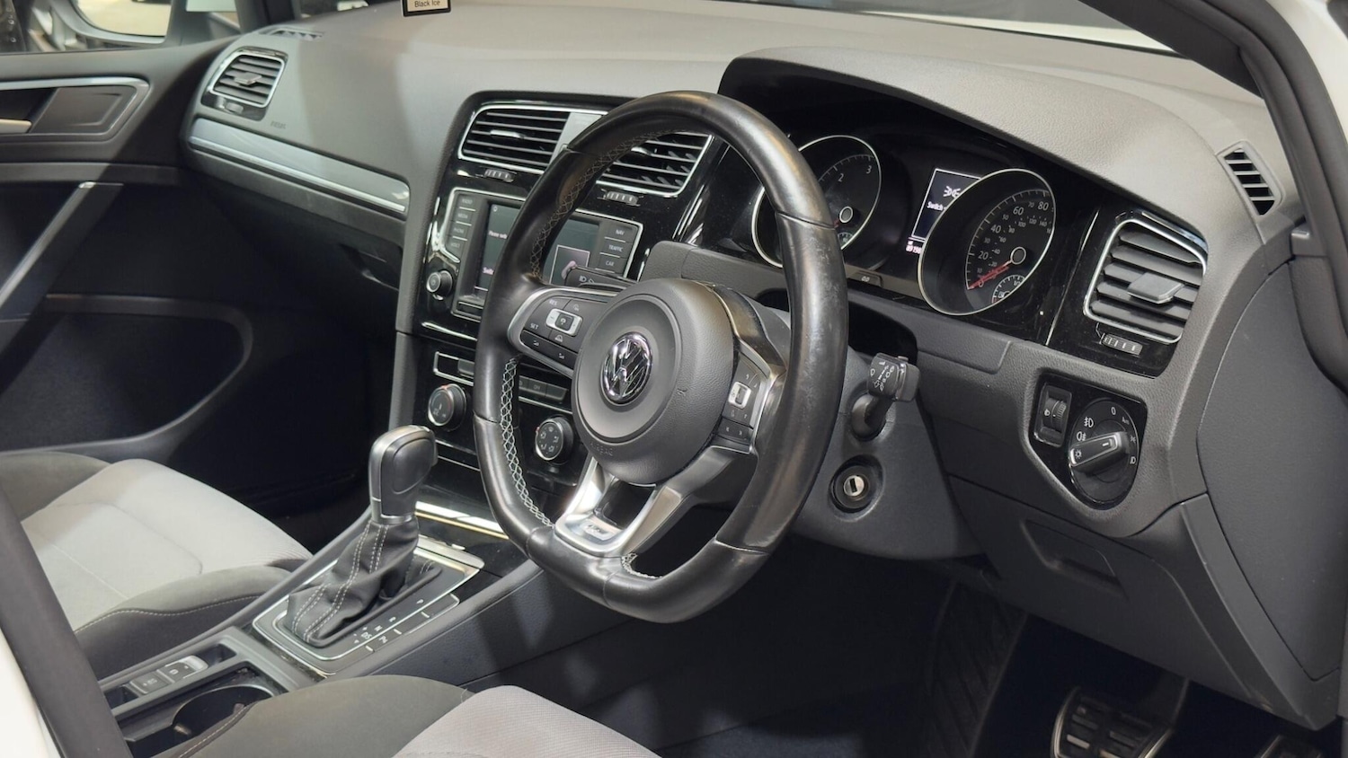 Used Volkswagen Golf 2017 for sale - 77957051: Photo 43