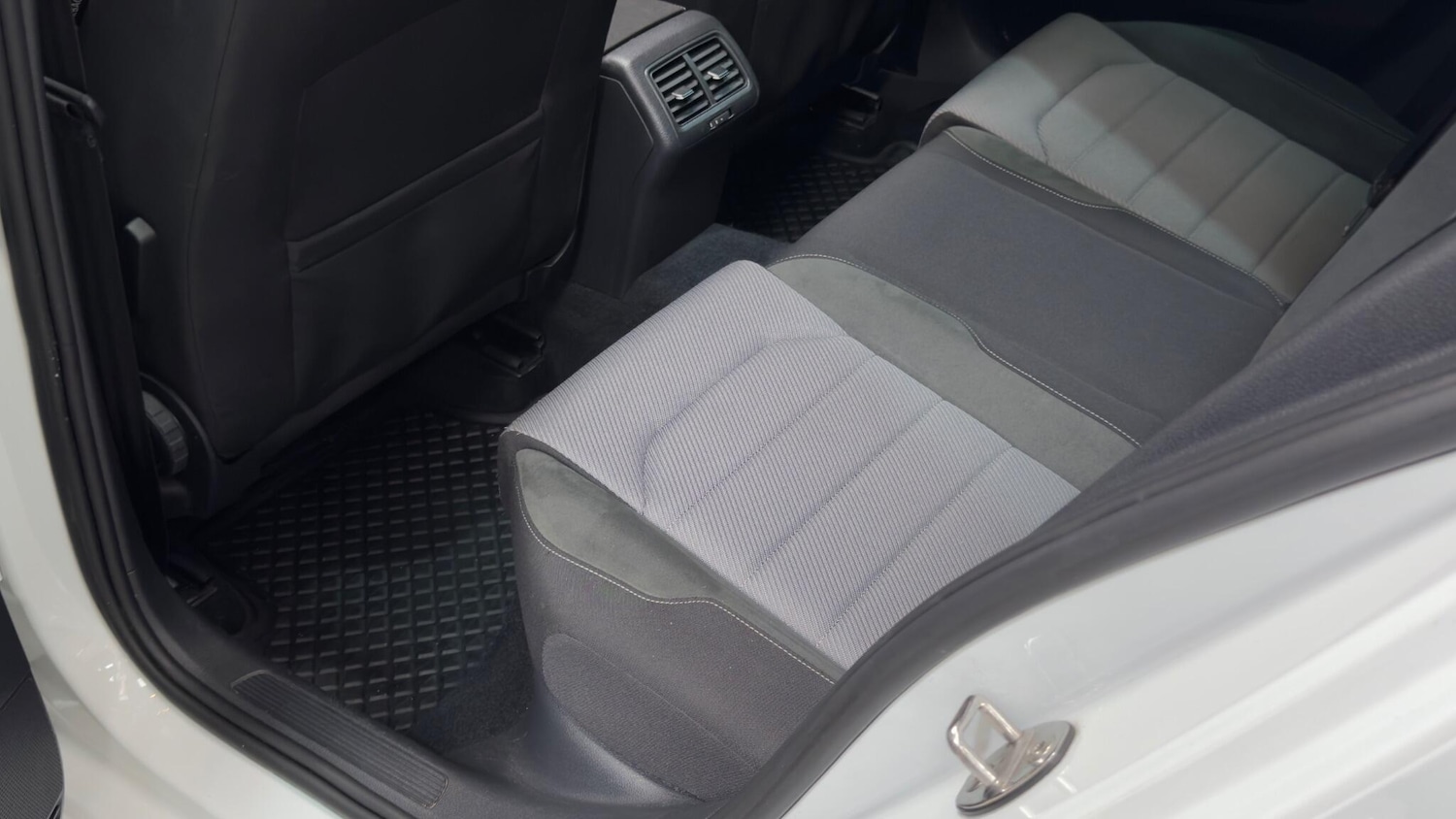 Used Volkswagen Golf 2017 for sale - 77957051: Photo 47