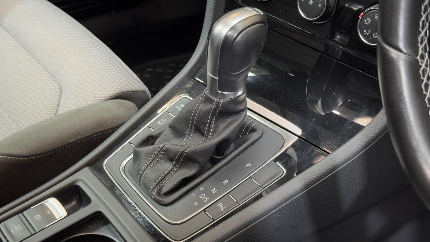 Used Volkswagen Golf 2017 for sale - 77957051: Photo 7