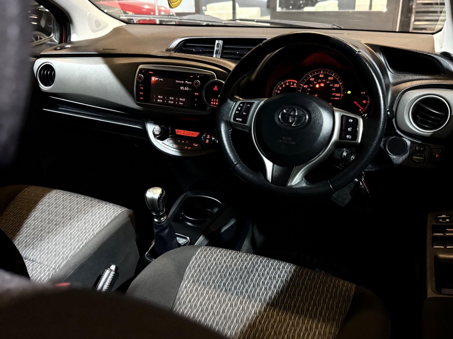 Used Toyota Yaris 2014 for sale - 76537974: Photo 25