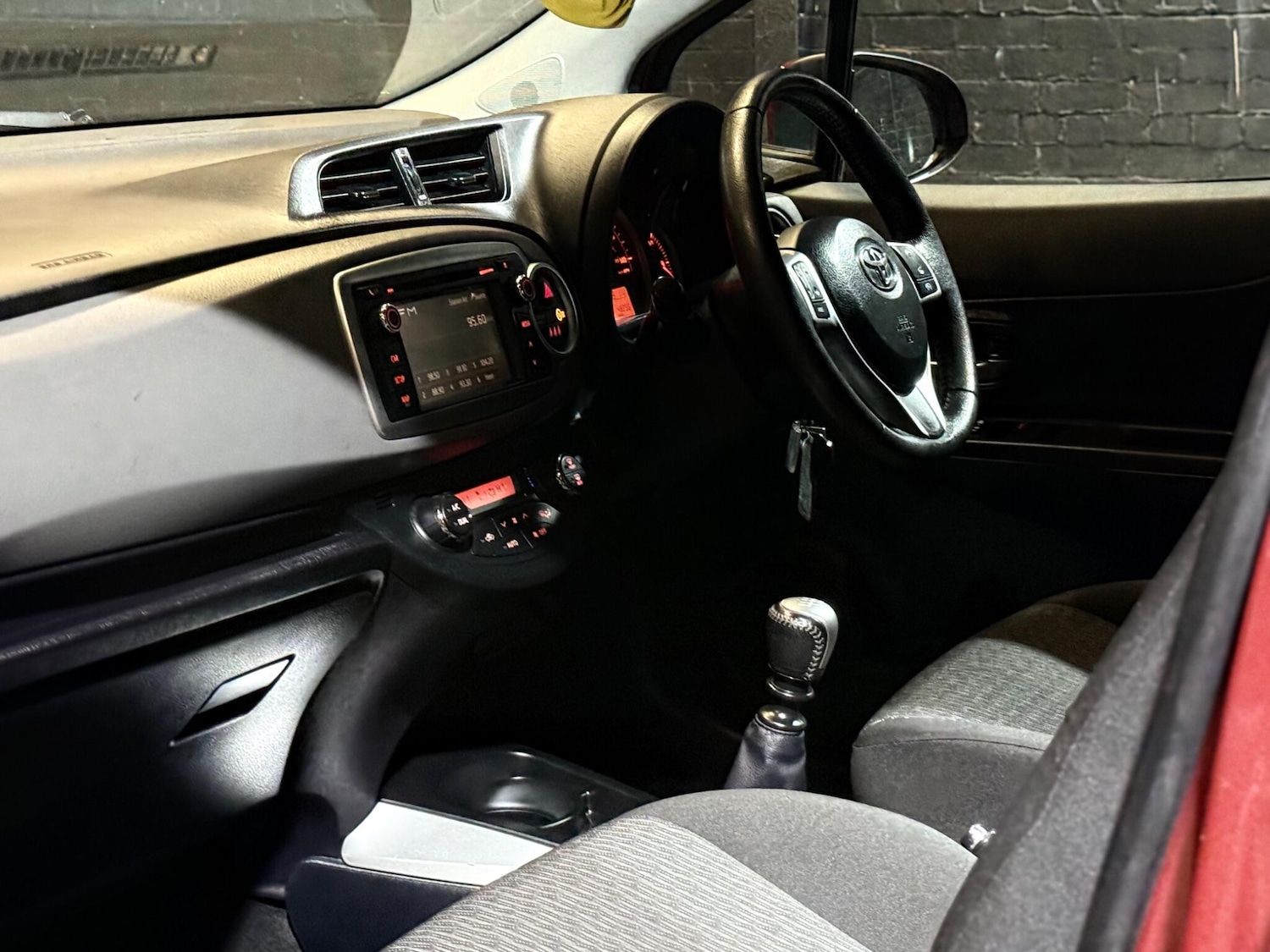 Used Toyota Yaris 2014 for sale - 76537974: Photo 44